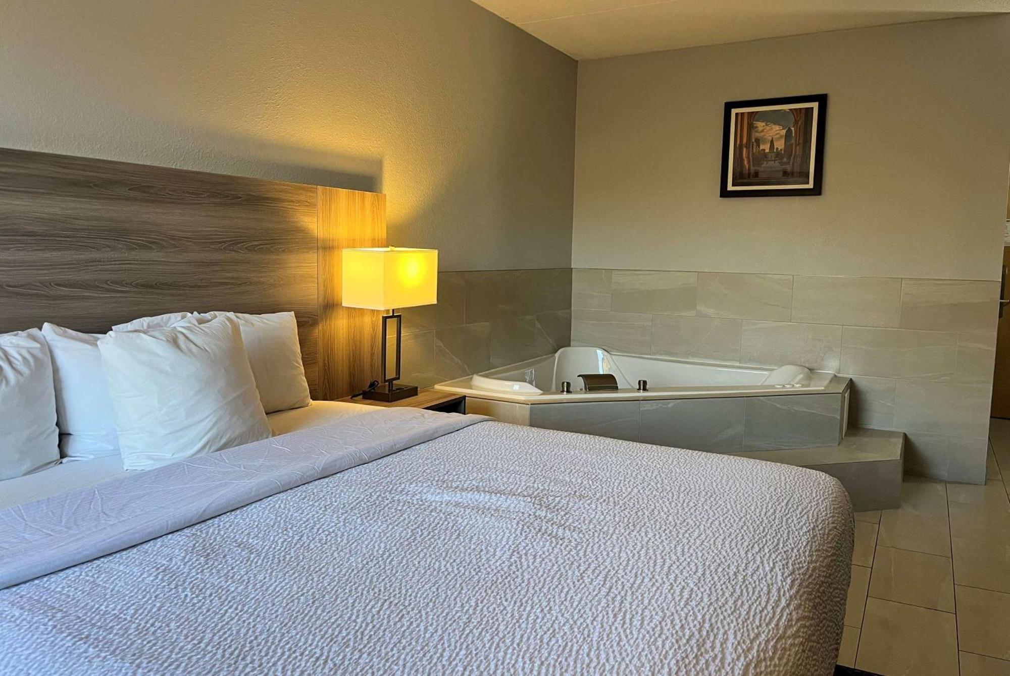 Hotel Baymont By Wyndham South